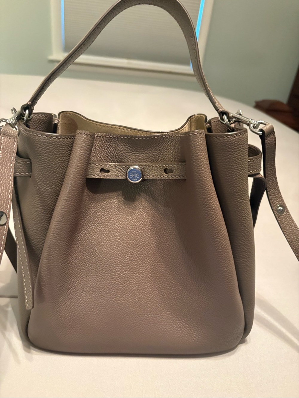 Tory Burch Romy Pebbled Leather Bucket Bag - Picture 2 of 9